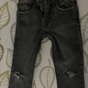 Jeans for boy size 6, in good condition.
